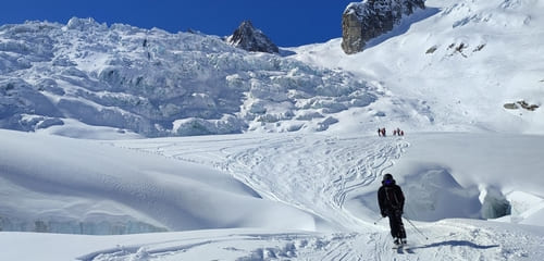 Descente de la Vallée Blanche à skis avec un guide privé