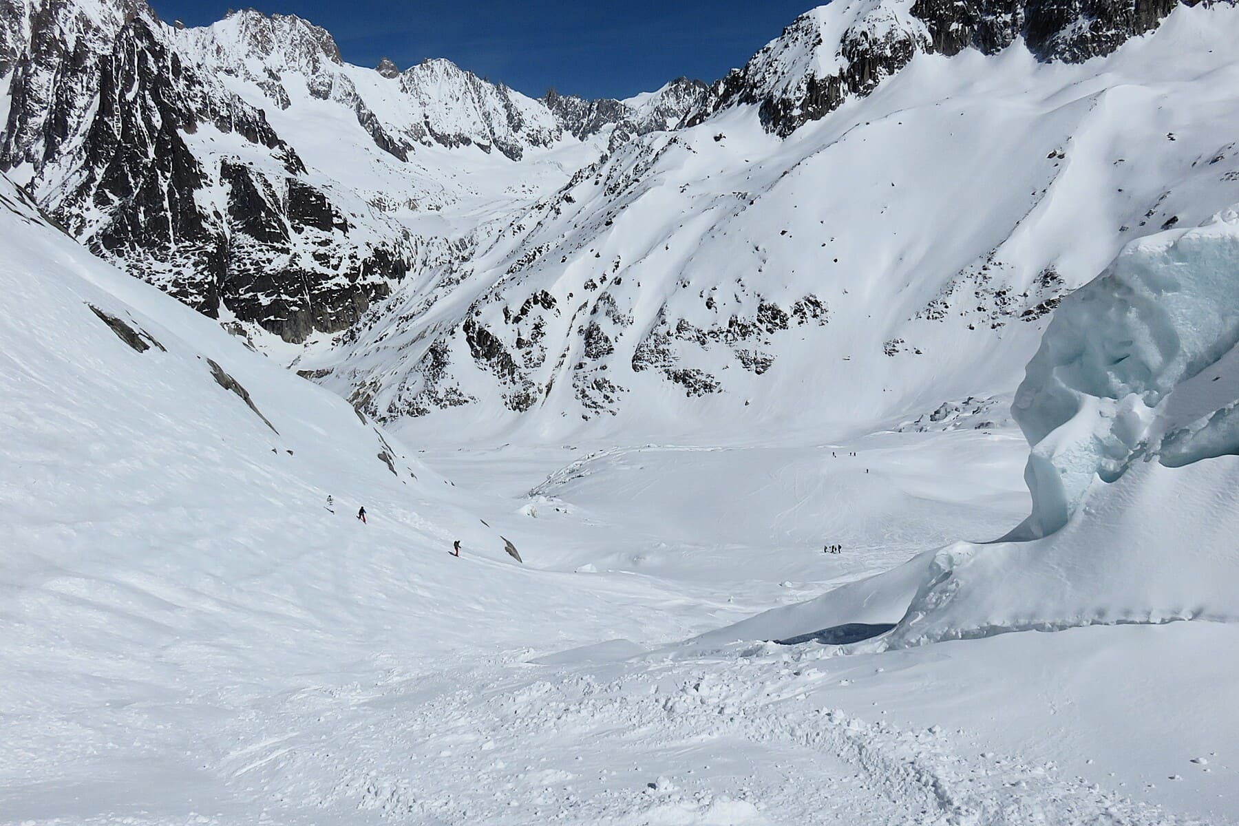 Descente Vallée Blanche à ski avec un guide
