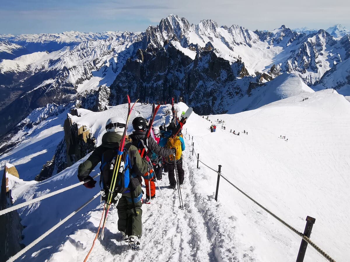 Descente de la Vallée Blanche à skis avec un guide