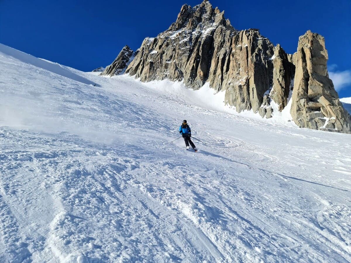 Descente de la Vallée Blanche à skis avec un guide