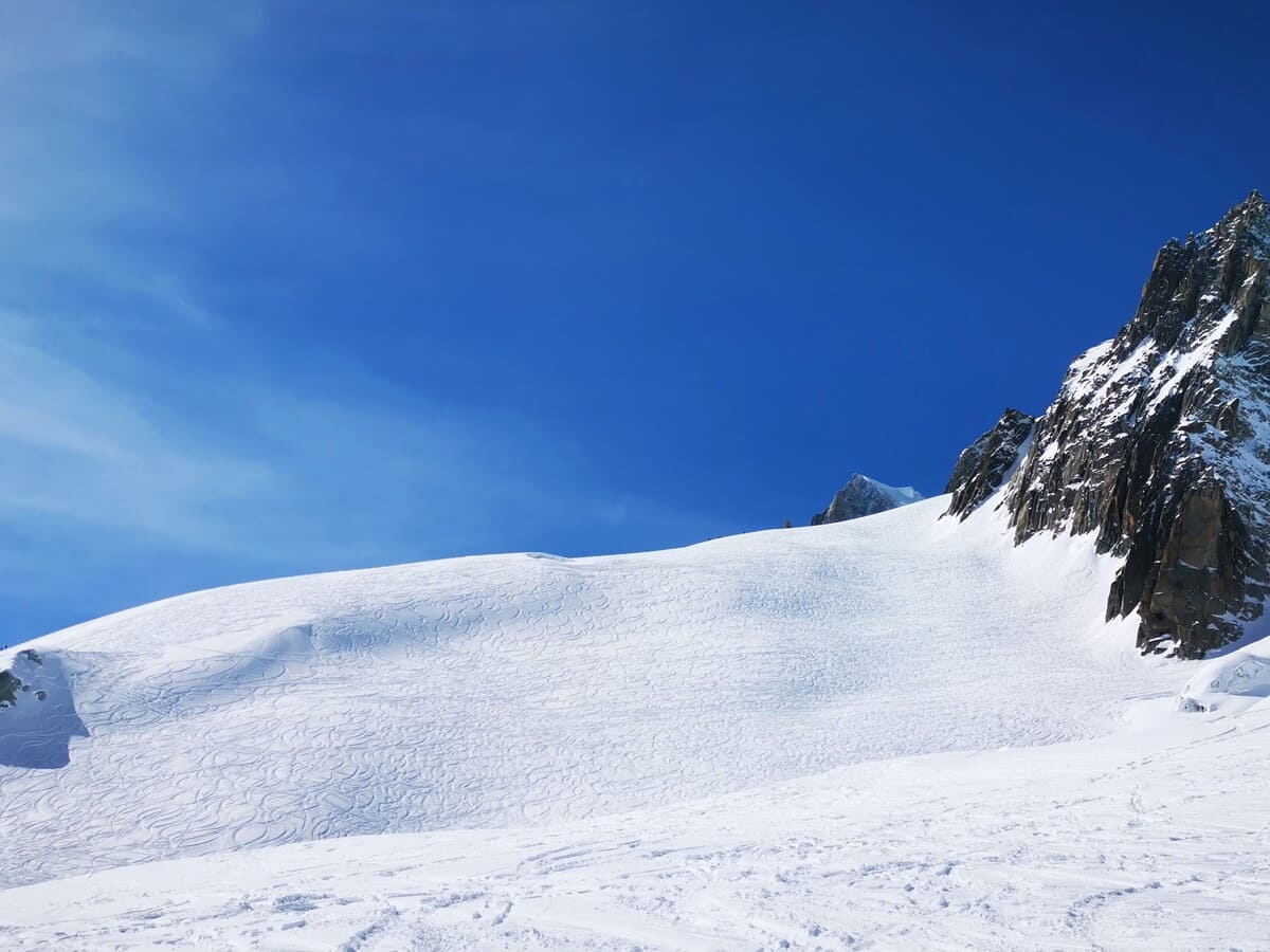 Descente de la Vallée Blanche à skis avec un guide