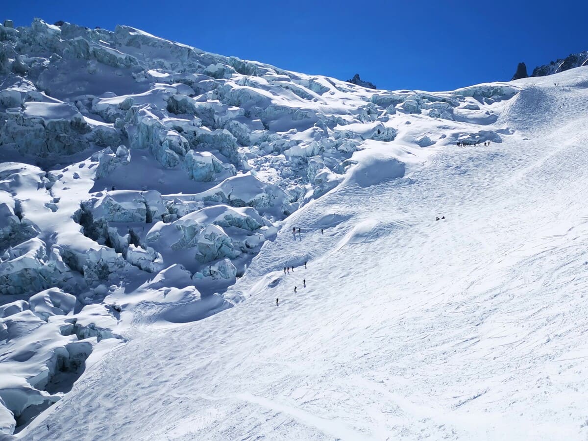 Descente de la Vallée Blanche à skis avec un guide