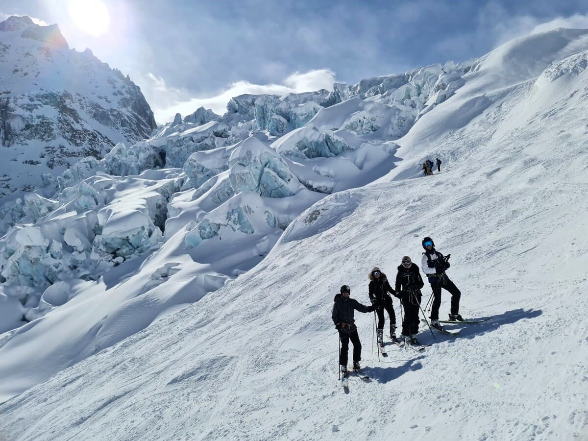 Descente de la Vallée Blanche à skis avec un guide