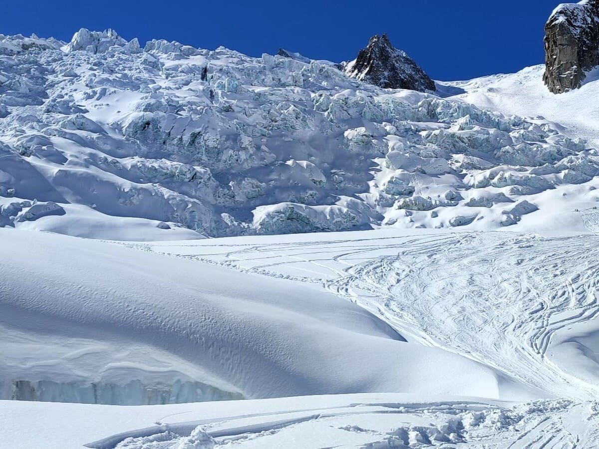 Descente de la Vallée Blanche à skis avec un guide