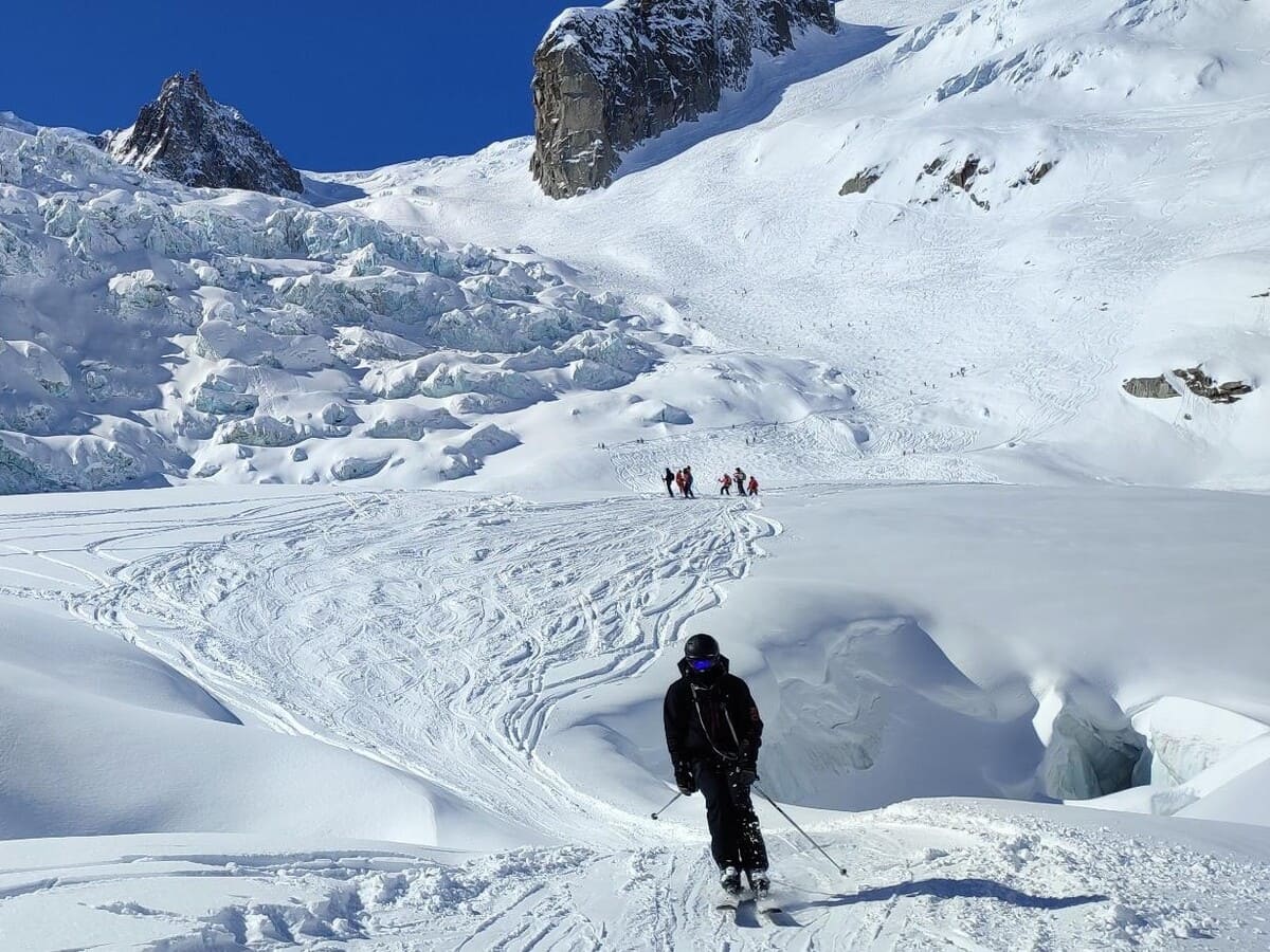 Descente de la Vallée Blanche à skis avec un guide