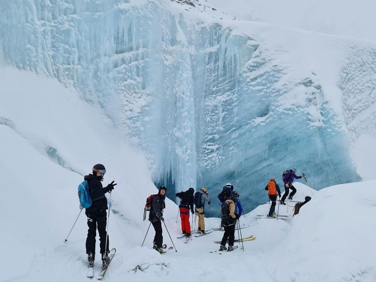 Descente de la Vallée Blanche à skis avec un guide