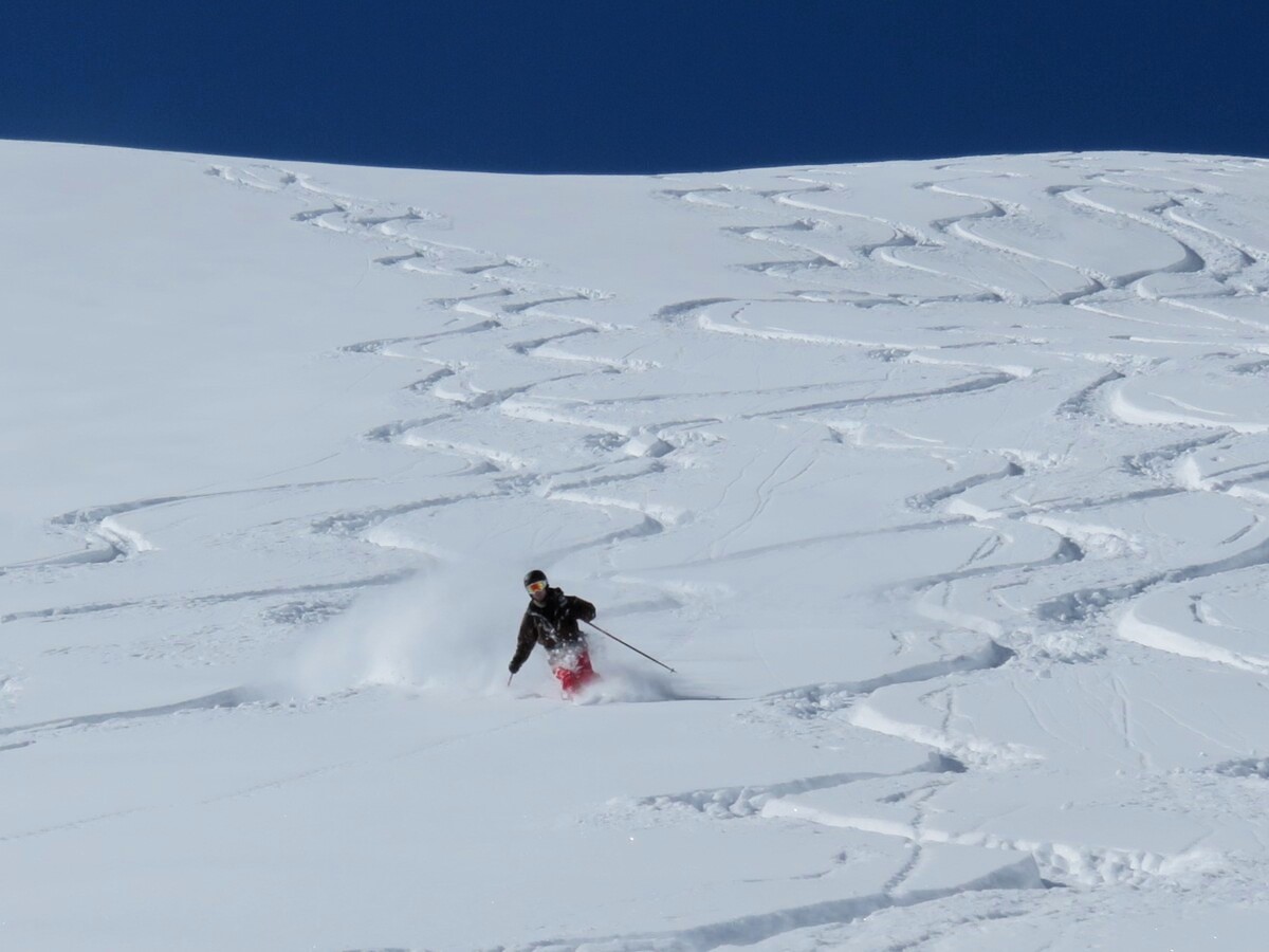 Ski hors-piste : formation découverte perfectionnement avec un guide