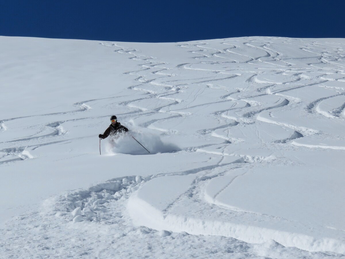 Ski hors-piste : formation découverte perfectionnement avec un guide