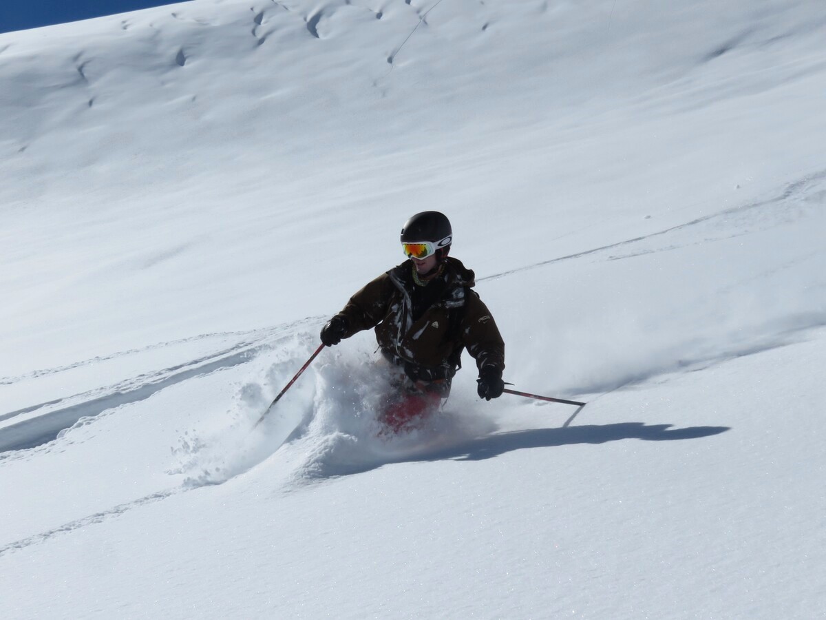 Ski hors-piste : formation découverte perfectionnement avec un guide