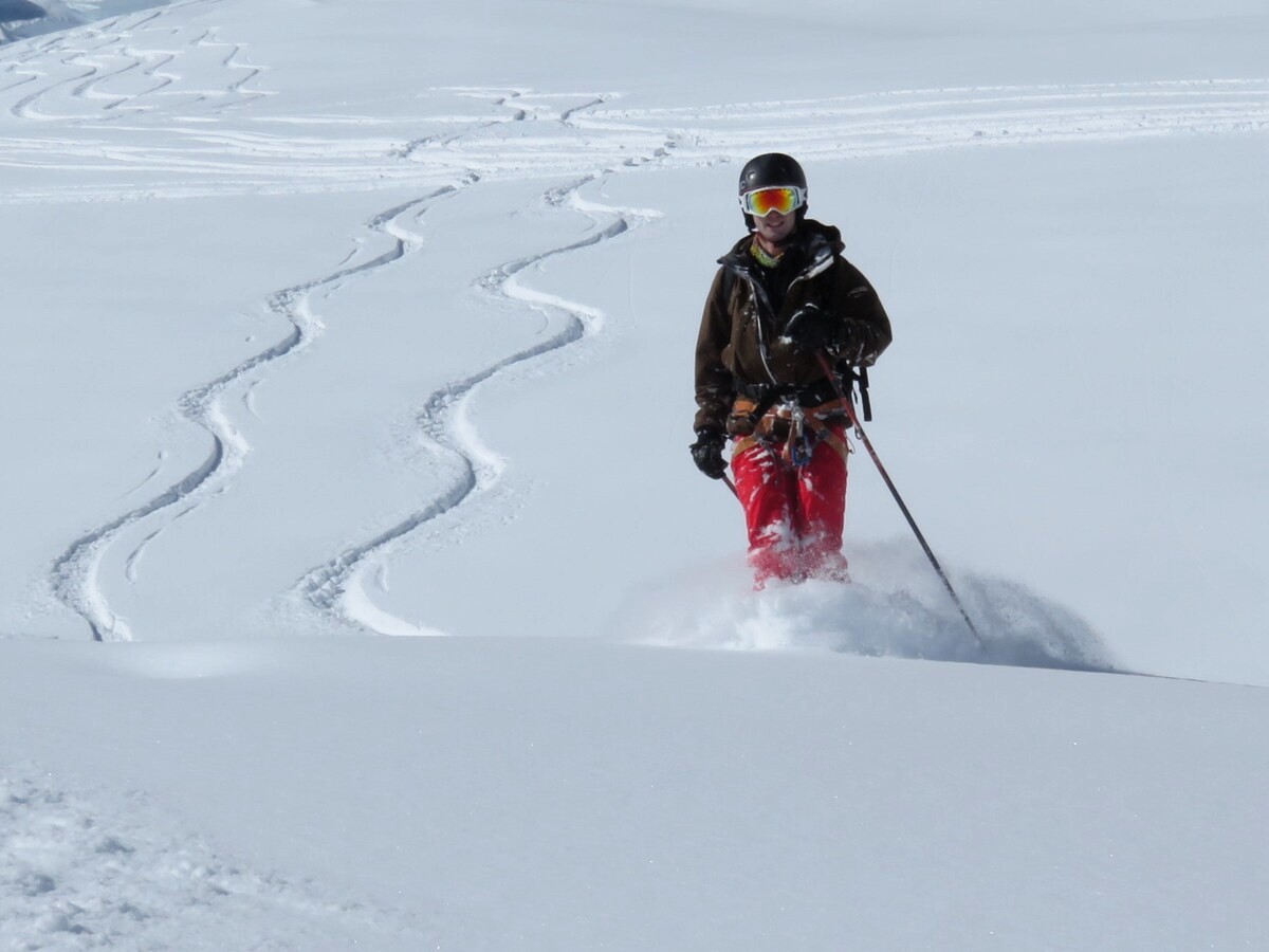 Ski hors-piste : formation découverte perfectionnement avec un guide