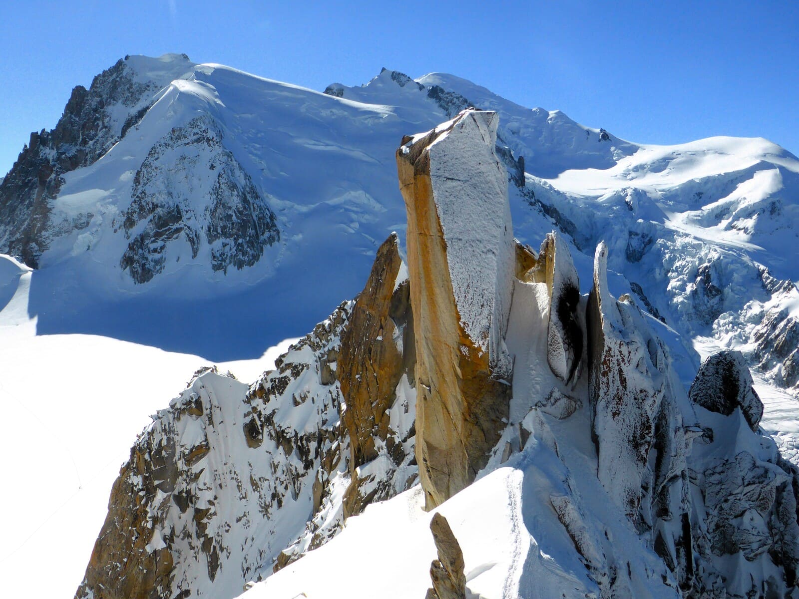 Arête des Cosmiques et pointes Lachenal - Massif du Mont-Blanc