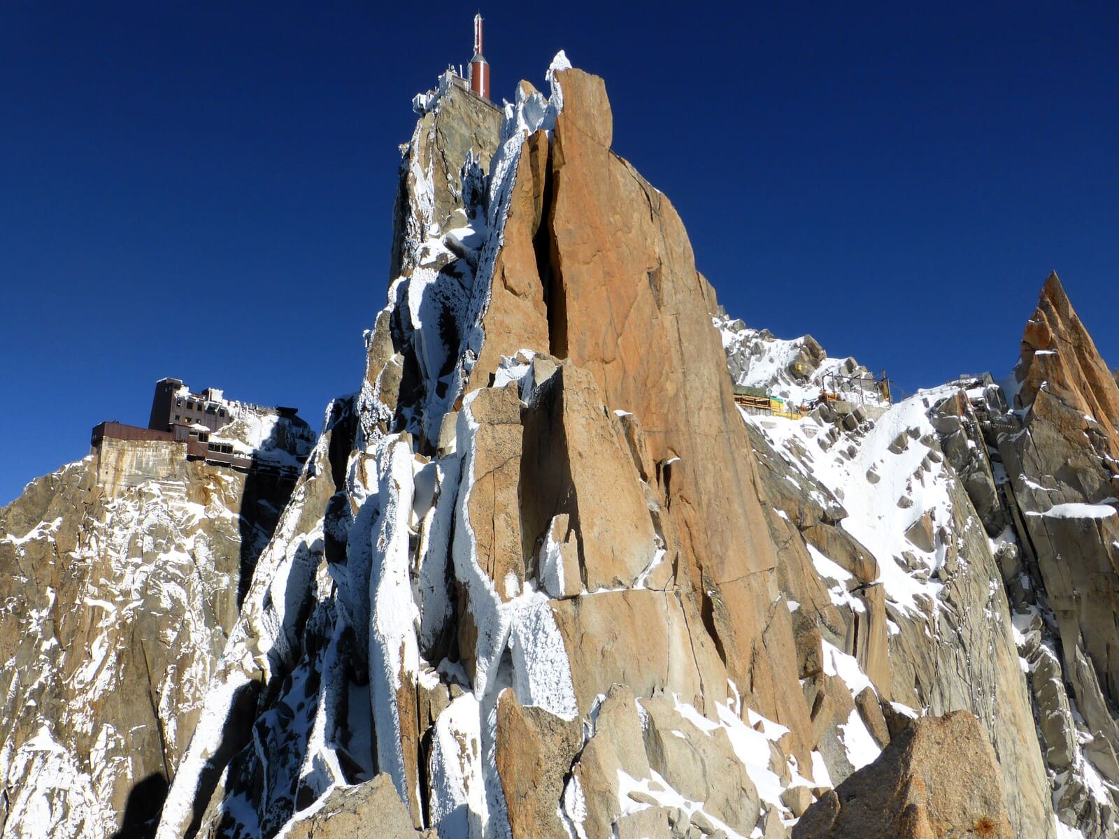Arête des Cosmiques et pointes Lachenal - Massif du Mont-Blanc